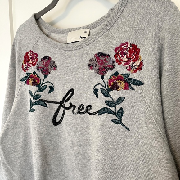 Aritzia's Wilfred Free Grey Floral Embroidered "free" Sweatshirt Women's L - Picture 2 of 6